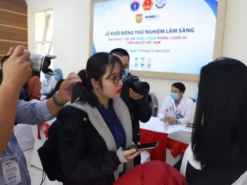 Khi phóng viên y tế dấn thân, thử nghiệm ‘vaccine nội’