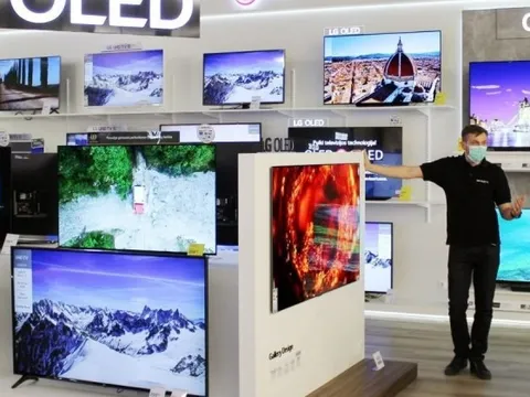 TV giảm sốc mùa thấp điểm, có mẫu rớt giá hơn 50%