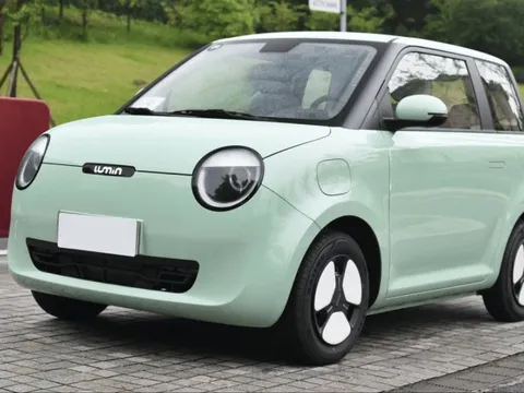 Mẫu xe điện mini có tầm di chuyển 300km cho một lần sạc, giá chỉ từ 160 triệu đồng quyết đấu 'vua' xe điện cỡ nhỏ Wuling Hongguang Mini EV
