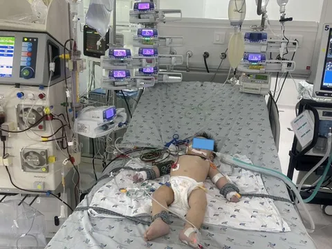 Thêm nhiều trường hợp trẻ bệnh tay chân miệng nặng nhập viện