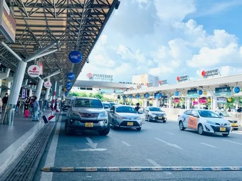 Gian lận cước, 2 hãng taxi phải tạm dừng đón khách tại sân bay Tân Sơn Nhất