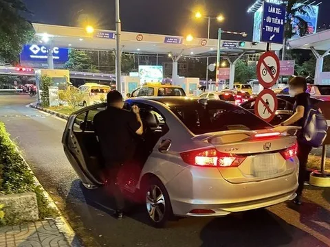 Cục hàng không yêu cầu xử lý tình trạng gian lận giá taxi tại Tân Sơn Nhất