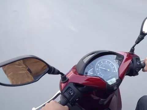 Đi xe máy không gương có bị phạt không?