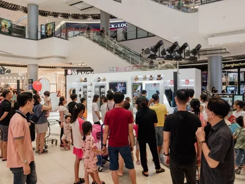 Hơn 1000 khách hàng đến chăm sóc quần áo cùng LG Styler tại Hà Nội