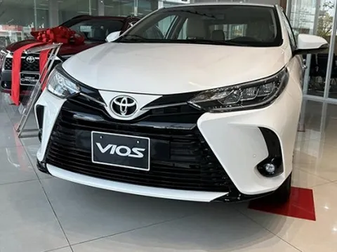 Toyota Vios bán lẫn lộn cũ mới: Bản cũ giảm 110 triệu xả hàng, bản mới ưu đãi lớn chưa từng có