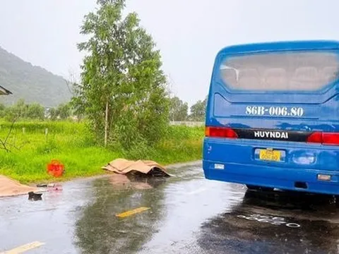 Bình Thuận: Va chạm với xe ô tô chở công nhân, 2 vợ chồng tử vong