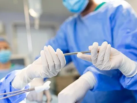 Người phụ nữ Hà Nội mắc ung thư với khối u cực lớn đè xẹp phổi nhưng không hề có dấu hiệu bất thường