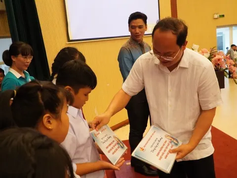 Thêm 65 trẻ mồ côi do dịch COVID-19 của TP HCM có "Mẹ đỡ đầu"