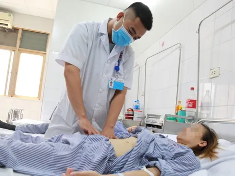 Cô gái 27 tuổi mắc bệnh hiếm, một hạt cơm cũng không ăn được