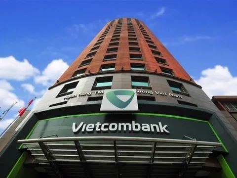 Vietcombank bất ngờ chuyển từ miễn phí sang thu phí, tăng phí dịch vụ thẻ ngân hàng