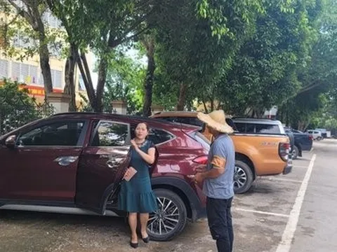 Bát nháo thu tiền đỗ xe trước cổng trụ sở công an ở Thanh Hóa