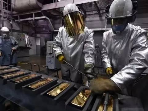 Độc lạ bán vàng: Một quốc gia châu Á trang bị máy bán vàng tự động do nhu cầu tăng cao, mua vàng giờ nhanh như mua 1 chai nước