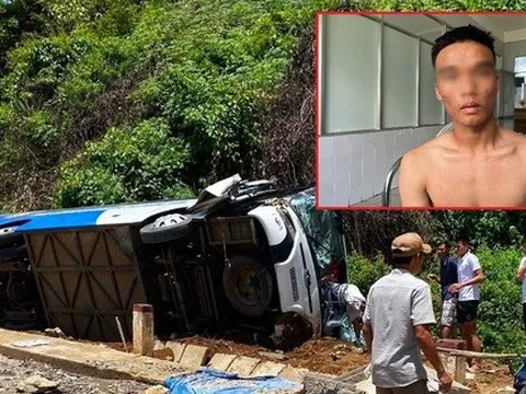 Cầu thủ Quảng Nam hoảng hồn kể lúc xe chở đội bóng mất lái, bị lật trên đèo khiến 4 người thương vong