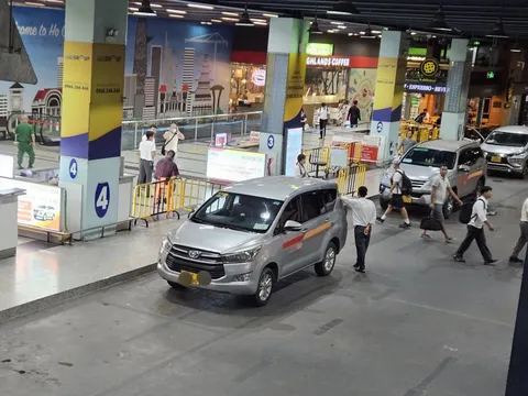 Vụ hãng taxi bị tạm ngừng hoạt động ở sân bay Tân Sơn Nhất: Kiểm định lại đồng hồ taxi
