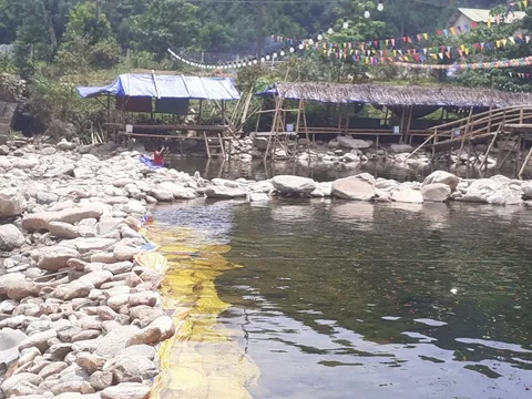 Xã "cầu cứu" huyện xử lý điểm du lịch xây trái phép trên suối