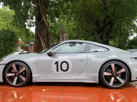 Sau màn đập hộp của Cường Đô la, đến lượt siêu phẩm Porsche 911 Sport Classic của "ông trùm cà phê" Đặng Lê Nguyên Vũ lộ diện