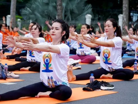 Đồng Tháp: 500 người tham gia đồng diễn Ngày Quốc tế Yoga lần thứ 9
