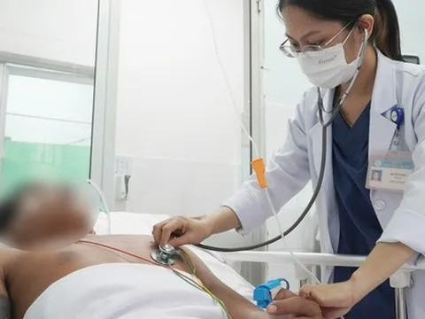 Bị rắn hổ chúa cắn, người đàn ông nhiễm độc thần kinh, suy hô hấp phải thở máy