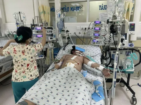 Trẻ mắc sốt xuất huyết nặng liên tiếp nhập viện