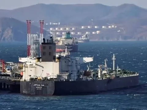 Bất chấp bị cấm cửa, “vàng đen” của Nga vẫn chảy vào châu Âu nhờ 2 ông lớn này, âm thầm giải cứu hàng triệu tấn nhiên liệu kể từ đầu năm