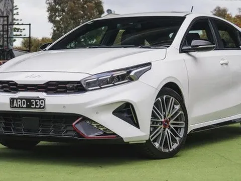 Kia K3 mới lần đầu lộ diện với đèn pha kiểu EV9, rất đáng chờ ngày về Việt Nam
