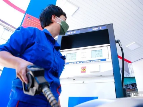 Lùi thời gian điều chỉnh giá xăng dầu trong nước