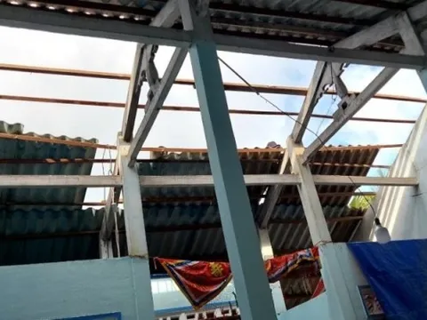 Vĩnh Long: Lốc xoáy càn quét thiệt hại 46 căn nhà