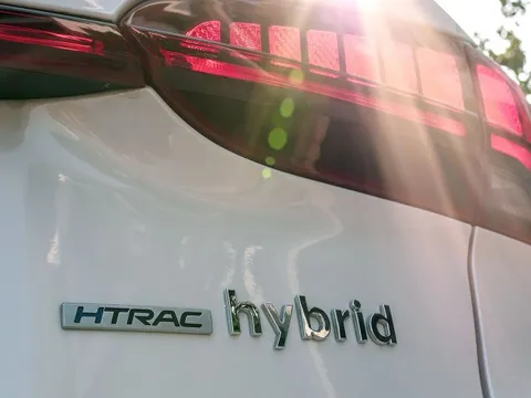Hyundai SantaFe hybrid chính thức có mặt tại Việt Nam, khởi điểm từ 1,45 tỷ đồng