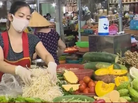 Lương cơ sở tăng từ 1/7: Lo giá hàng hóa 'tát nước theo mưa'