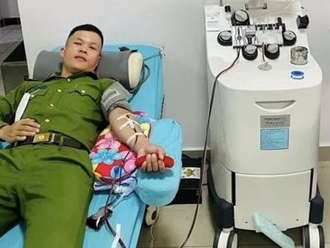 Người dân cảm ơn cán bộ công an xã nhiều lần hiến tiểu cầu cứu người