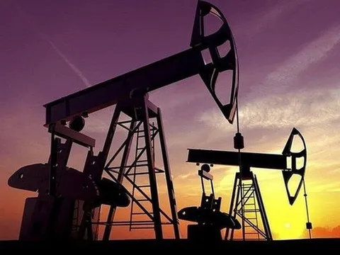 Dự trữ dầu tại Mỹ giảm làm động lực tăng giá dầu quốc tế