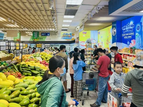 Doanh nghiệp vừa giảm 2% thuế VAT, vừa khuyến mãi "sập sàn" để thúc đẩy sức mua