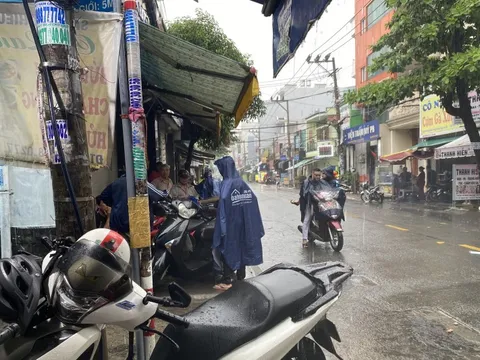Lên mái nhà quét rác, người đàn ông bị điện giật chết lúc trời mưa