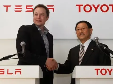 Chuyện ngược đời: Toyota từ vị thế đàn anh, lão làng trong ngành ô tô phải ‘cắp sách’ học Tesla cách sản xuất, thừa nhận ‘đó là một cú sốc’