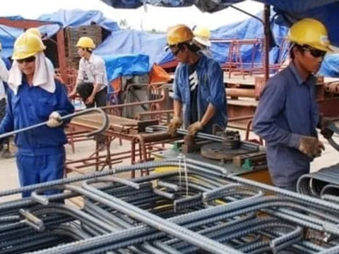Giá thép giảm mạnh, cửa hàng, doanh nghiệp kinh doanh vẫn ảm đạm
