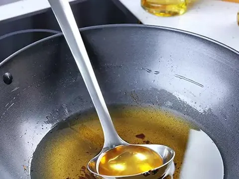 Tỷ bệnh nguy hiểm ‘rình rập’ khi bạn tái sử dụng dầu ăn