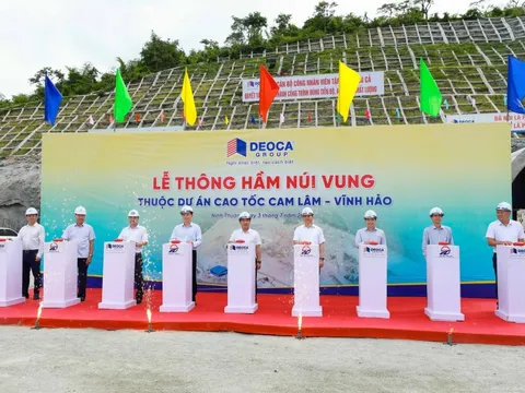 Thông hầm Núi Vung trên tuyến cao tốc Cam Lâm – Vĩnh Hảo