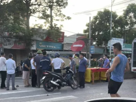 Va chạm với ôtô, 2 người đi xe máy tử vong tại chỗ