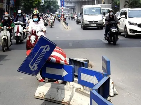 Dải phân cách cứng trên đường Nguyễn Trãi có cũng như không, nhiều ý kiến đề nghị tháo bỏ