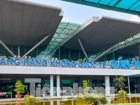 Khách nam trộm đồng hồ ở Nội Bài bị ‘tóm’ khi máy bay hạ cánh Cần Thơ