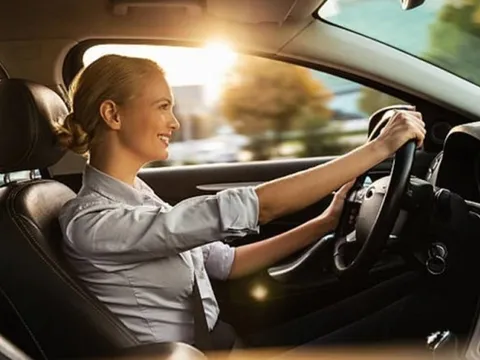 Những lỗi phụ nữ thường mắc khi lái ô tô dễ gây tai nạn