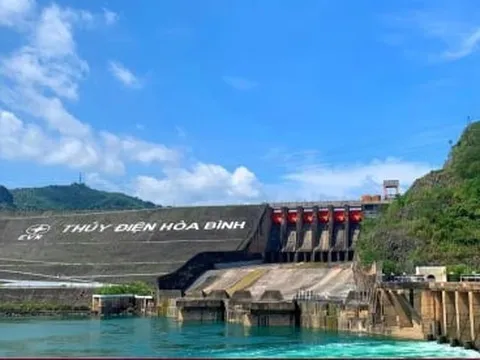 Nước ồ ạt về các hồ thủy điện miền Bắc, sản lượng điện tăng mạnh