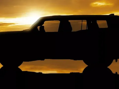 Hình ảnh đầu tiên của Toyota Land Cruiser Prado 2024 cho thấy những thay đổi cực lớn trên mẫu SUV mãi chưa lên đời này