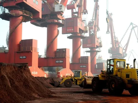 Cách Trung Quốc thống trị nguồn nguyên liệu làm pin xe điện lớn nhất thế giới: Mỹ "hụt hơi", khó thoát cảnh phụ thuộc?
