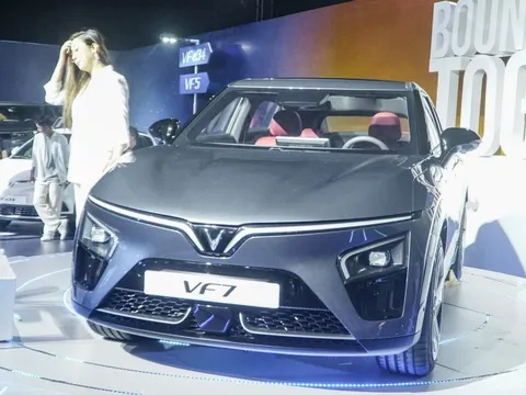 Chi tiết VinFast VF 7 lần đầu ra mắt Việt Nam: Ngang cỡ CX-5 và CR-V, 2 phiên bản, tầm vận hành 450 km