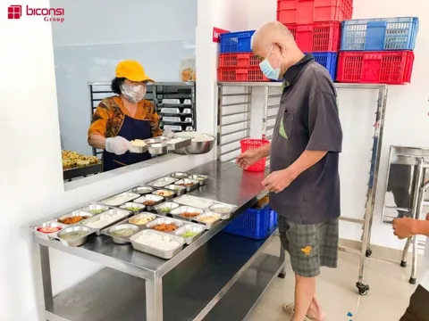 Quán cơm chan chứa nụ cười!