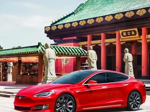 Sau gây hấn cả ngành xe Trung Quốc khiến 2 start-up suýt đổ sụp, vì đâu Tesla bất ngờ "quay xe"?