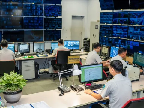 Truy tìm chiếc ví đựng hơn 100 triệu đồng và điện thoại Vertu rơi ở sân bay