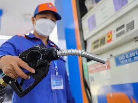 Giá xăng nhích nhẹ lên sát 21.500 đồng/lít, giá dầu tăng gần 500đ/lít