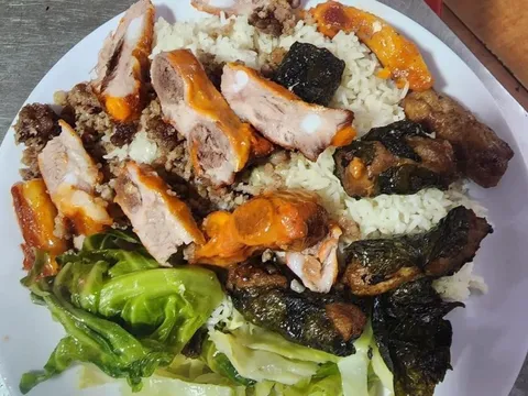 Quán cơm bình dân bán suất cơm 160 ngàn đồng bị tạm đóng cửa